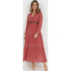 Czerwona Sukienka Z Paskiem Demusa. Czerwone sukienki Born2be, l, bez wzorów, z tkaniny, bez kołnierzyka, bez ramiączek, maxi, kopertowe. Za 139.99 zł.