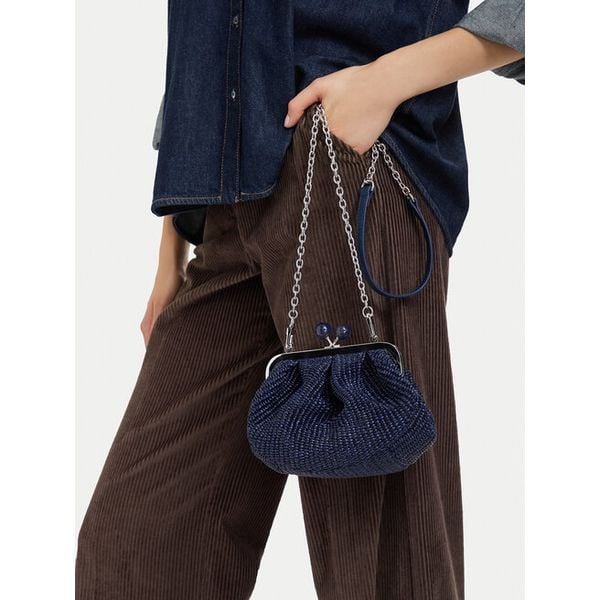 Torebka Weekend Max Mara. Niebieskie torebki klasyczne Weekend Max Mara, bez wzorów, bez dodatków. Za 810.99 zł.