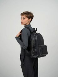 Christian Laurier Skórzany plecak "Libre" w kolorze czarnym - 25 x 40 x 13 cm rozmiar: onesize. Czarne plecaki Christian Laurier, bez wzorów, z materiału. Za 543.99 zł.