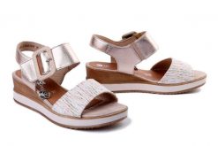 RIEKER REMONTE D6453-31 pink, sandały damskie. Czerwone sandały Rieker Remonte, bez wzorów, bez obcasa, na koturnie, bez zapięcia. Za 339.90 zł.