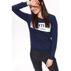 BLUZA NIEROZPINANA DAMSKA, Z NADRUKIEM. Bluzy TROLL, s, bez wzorów, z bawełny, bez ramiączek. Za 49.99 zł.