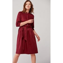 Sukienka Aglaia śliwkowa 32 fioletowy. Fioletowe sukienki Marie Zélie, na imprezę, s, bez wzorów, z bawełny, bez kołnierzyka, bez ramiączek, plisowane. W wyprzedaży za 247.00 zł.