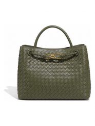 SUVRAI Torebka w kolorze khaki - 30 x 23 x 13 cm rozmiar: onesize. Brązowe torebki klasyczne SUVRAI, bez wzorów, z materiału, bez dodatków. Za 152.99 zł.