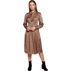 Stylove Sukienka w kolorze jasnobrązowym rozmiar: S. Brązowe sukienki Stylove, s, bez wzorów, z tkaniny, bez kołnierzyka, bez ramiączek, midi. Za 163.26 zł.