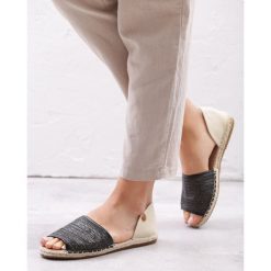 Czarne Espadryle Nutrition. Czarne espadryle Born2be, z aplikacjami, bez obcasa, bez zapięcia. Za 49.99 zł.