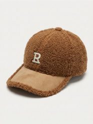 Czapka teddy z daszkiem i haftem - brązowy. Brązowe czapki Sinsay, bez wzorów. Za 19.99 zł.