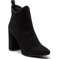 Botki KARINO - 2781/003-P Czarny. Czarne botki Karino, z aplikacjami, ze skóry, bez obcasa, na obcasie, bez zapięcia. W wyprzedaży za 259.00 zł.