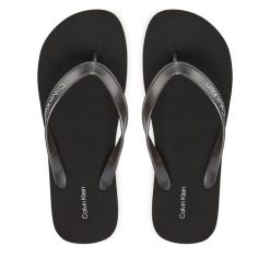 Japonki Calvin Klein. Czarne klapki Calvin Klein, bez wzorów, bez obcasa. Za 189.99 zł.