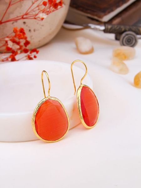 L'Atelier de Gaia Pozłacane kolczyki z kocim okiem rozmiar: onesize. Czerwone kolczyki L'Atelier de Gaia, pozłacane, z zapięciem typu bigiel. Za 43.99 zł.