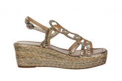 Sandały Alma En Pena V2551454 Luna Bronze 207002, Złoty, Skóra ekologiczna - 36. Brązowe sandały Alma en Pena, z aplikacjami, z gumy, eleganckie, bez obcasa, na koturnie, bez zapięcia. W wyprzedaży za 349.00 zł.
