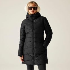Płaszcz damski zimowy ocieplany Striking V Dare 2b. Czarne płaszcze Dare 2b, na zimę, bez wzorów, z puchu, bez kaptura. Za 1,149.99 zł.