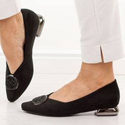 Czarne baleriny damskie na obcasie Potocki 12808. Czarne baleriny POTOCKI, z aplikacjami, z jeansu, bez obcasa, na obcasie. Za 189.00 zł.