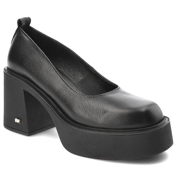 Czarne Półbuty Karino Modne Obuwie Damskie Na Wysokim Obcasie. Czarne czółenka Karino, bez wzorów, ze skóry, bez obcasa, na obcasie, bez zapięcia. Za 399.99 zł.