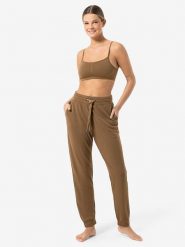 Super.natural Spodnie dresowe "Solution" w kolorze jasnobrązowym rozmiar: M. Brązowe spodnie dresowe super.natural, m, bez wzorów, z dresówki. Za 260.99 zł.