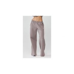 Damskie spodnie sportowe oversize Rough Radical Trip Joggers. Brązowe spodnie dresowe ROUGH RADICAL, bez wzorów. Za 175.92 zł.