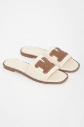 Klapki damskie skórzane Caucaso MAX MARA BEACHWEAR. Klapki Max Mara Beachwear, bez wzorów, bez obcasa. Za 979.00 zł.