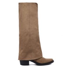 Kozaki DeeZee. Brązowe kozaki DeeZee, bez obcasa, na płaskiej podeszwie, bez zapięcia. Za 229.99 zł.