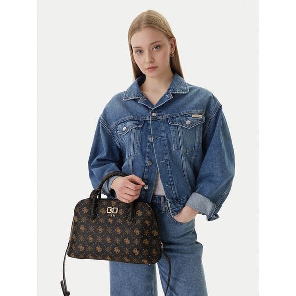 Torebka Guess. Czerwone torebki klasyczne Guess, z aplikacjami, bez dodatków. Za 584.99 zł.