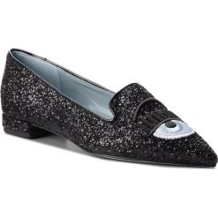 Lordsy CHIARA FERRAGNI - 18AI-CF2015 Black. Czarne lordsy Chiara Ferragni, bez wzorów, ze skóry, ze szpiczastym noskiem, bez obcasa, na obcasie, bez zapięcia. W wyprzedaży za 699.00 zł.
