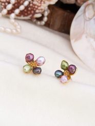 Pierres de Jade Pozłacane kolczyki-wkrętki z perłami rozmiar: onesize. Czerwone kolczyki Pierres de Jade, z perłą, pozłacane. Za 60.99 zł.