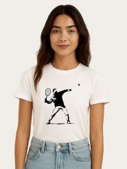WOOOP Koszulka "Banksy Tennis" w kolorze białym rozmiar: XL. Białe bluzki Wooop, xl, bez wzorów, z bawełny, bez kołnierzyka, bez ramiączek. Za 56.99 zł.
