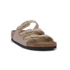 Klapki damskie Birkenstock 1029265. Brązowe klapki Birkenstock, bez wzorów, z materiału, bez obcasa. Za 407.05 zł.