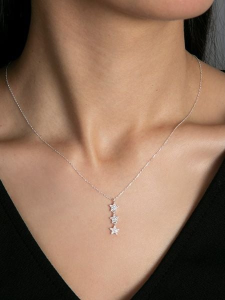 Heliophilia Srebrny naszyjnik z zawieszką - dł. 43 cm rozmiar: onesize. Szare naszyjniki Heliophilia, z cyrkonią, srebrne. Za 43.99 zł.