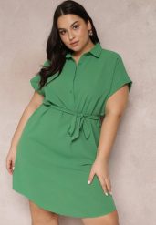 Zielona Sukienka Koszulowa Wiązana w Pasie z Krótkimi Rękawami Wellwood. Zielone sukienki Renee, na imprezę, na lato, l, bez wzorów, z tkaniny, bez kołnierzyka, plus size, bez ramiączek, midi, koszulowe. Za 59.99 zł.