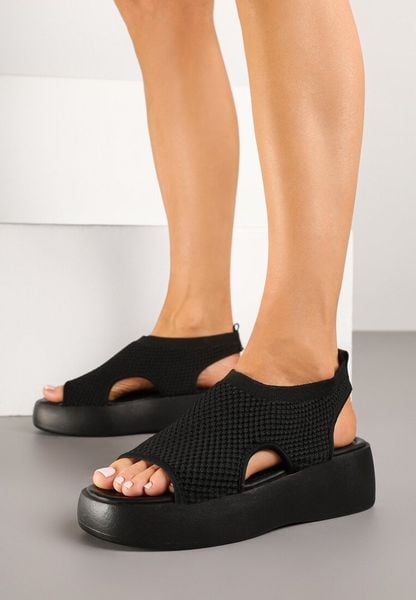 Czarne Sandały na Platformie z Elastyczną Cholewką Nilitea. Czarne sandały Renee, bez wzorów, bez obcasa, na obcasie, bez zapięcia. Za 89.99 zł.