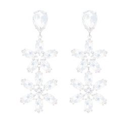 Kolczyki wiszące Glamour kwiaty 6,5 cm, posrebrzane. Białe kolczyki Lilou, z kryształem, posrebrzane. Za 389.00 zł.