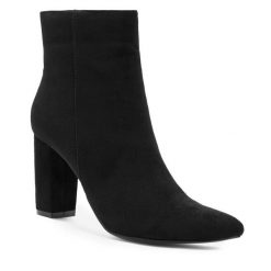 Botki DeeZee. Czarne botki DeeZee, bez wzorów, bez obcasa, na słupku, bez zapięcia. Za 111.99 zł.