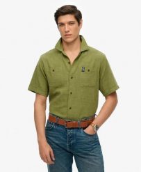 Superdry Krótka koszula teksturowana The Merchant Store – Relaxed fit. Zielone koszule Superdry, m, bez wzorów, z bawełny, klasyczne, bez kołnierzyka, bez ramiączek. Za 330.40 zł.