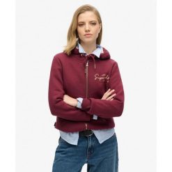 Bluza z kapturem z luksusowym metalicznym logo. Czerwone koszulki sportowe Superdry, bez wzorów, bez ramiączek. Za 390.90 zł.