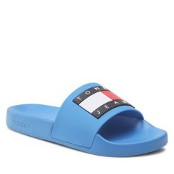 Klapki Tommy Jeans. Niebieskie klapki Tommy Jeans, bez wzorów, z jeansu, bez obcasa. Za 129.99 zł.