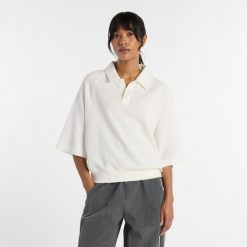 Koszulka damska New Balance WT611044SST – biała. Białe bluzki New Balance, s, z aplikacjami, z bawełny, bez kołnierzyka, bez ramiączek. Za 259.99 zł.