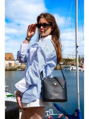 Victor & Hugo Paris Skórzana torebka "Elise" w kolorze czarnym - 22 x 23 x 13 cm rozmiar: onesize. Czarne torby na ramię Victor & Hugo Paris, bez wzorów, z materiału, na ramię, bez dodatków. Za 300.45 zł.