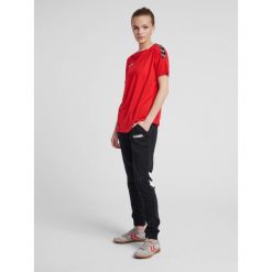 Hummel KOSZULKA DAMSKA T-shirt hmlAUTHENTIC POLY JERSEY WOMAN. Czerwone t-shirty Hummel, m, bez wzorów, z jersey, bez kołnierzyka, bez ramiączek. Za 85.00 zł.
