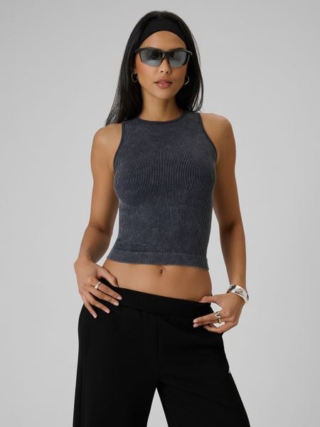4F Top slim z prążkowanej dzianiny damski - czarny M/L. Czarne topy 4f, l, bez wzorów, z dzianiny, bez kołnierzyka, bez ramiączek. W wyprzedaży za 39.99 zł.
