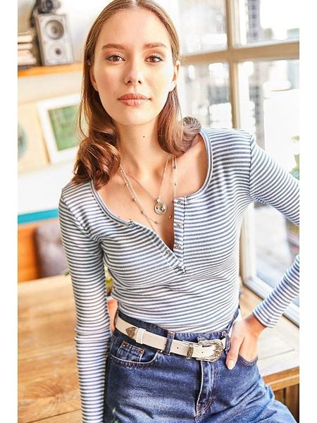 Olalook Koszulka w kolorze błękitno-białym rozmiar: XL. Białe bluzki Olalook, xl, bez wzorów, bez kołnierzyka, bez ramiączek. Za 56.99 zł.