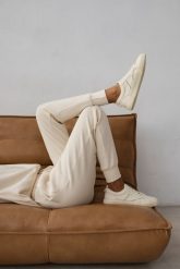 Spodnie dresowe z dzianiny waflowej w kolorze BRIGHT BEIGE - ARLES-M. Brązowe spodnie dresowe Marsala, m, bez wzorów, z bawełny. Za 239.90 zł.