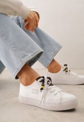 Białe Niskie Trampki z Podwójnymi Sznurówkami na Tłoczonej Platformie Astedella. Białe trampki Renee, bez wzorów, z jeansu, bez zapięcia. Za 99.99 zł.