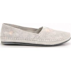 Szare Srebrne Skórzane Trampki Slip On. Szare trampki ButyModne, bez wzorów, z jeansu, bez zapięcia. W wyprzedaży za 139.00 zł.
