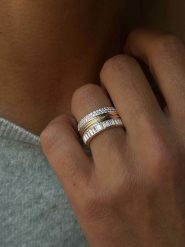 Les Petites Précieuses Pozłacany pierścionek z cyrkoniami rozmiar: 50. Żółte pierścionki Les Petites Précieuses, z cyrkonią, pozłacane. Za 304.99 zł.