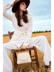 Christian Laurier Skórzana torebka "Zia" w kolorze beżowym - 21 x 18 x 7,5 cm rozmiar: onesize. Brązowe torby na ramię Christian Laurier, bez wzorów, z materiału, na ramię, bez dodatków. Za 195.99 zł.