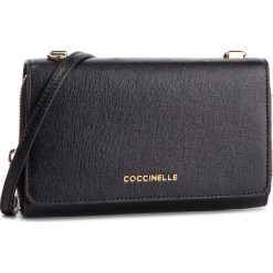 Torebka COCCINELLE - DV3 Mini Bag E5 DV3 55 19 05 Noir 001. Czarne listonoszki Coccinelle, z aplikacjami, ze skóry, zdobione, bez dodatków. W wyprzedaży za 519.00 zł.
