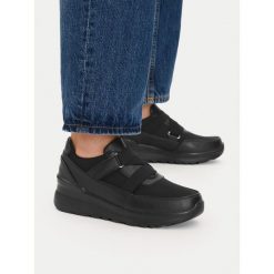 Półbuty Go Soft. Czarne czółenka GO SOFT, bez wzorów, bez obcasa, na koturnie, bez zapięcia. Za 149.99 zł.