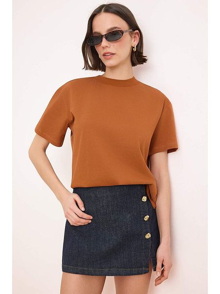 Trendyol Koszulka w kolorze jasnobrązowym rozmiar: S. Brązowe bluzki Trendyol, s, bez wzorów, z bawełny, bez kołnierzyka, bez ramiączek. Za 59.95 zł.