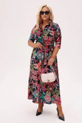 Czarna koszulowa sukienka Lola o długości MAXI w print orientalnych kwiatów PLUS SIZE XXL OVERSIZE JESIEŃ. Czarne sukienki Moda Size Plus Iwanek, do pracy, na jesień, plus size, bez wzorów, z materiału, biznesowe, bez kołnierzyka, plus size, bez ramiączek, maxi, dopasowane. Za 329.90 zł.