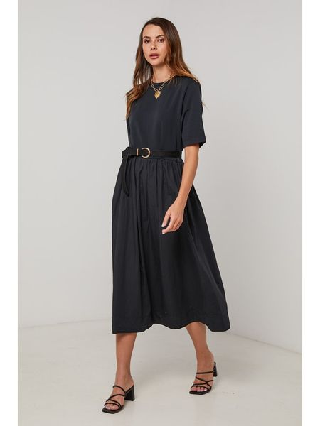 Lin Passion Sukienka w kolorze czarnym rozmiar: 40/42. Czarne sukienki Lin Passion, bez wzorów, z bawełny, klasyczne, bez kołnierzyka, bez ramiączek, midi. Za 169.95 zł.