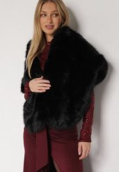 Czarne Ponczo Etola z Futerka w Stylu Szala Cahreva. Czarne swetry Born2be, uniwersalny, bez wzorów, bez ramiączek. Za 109.99 zł.